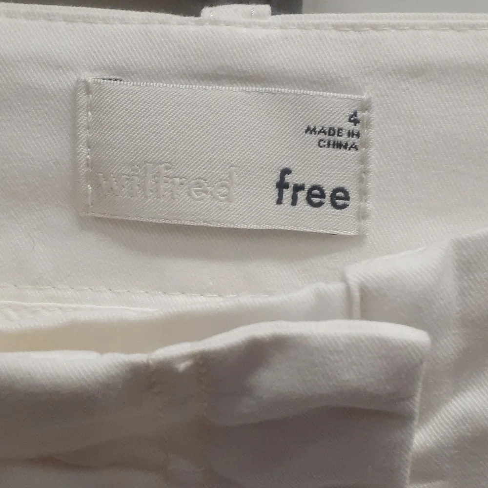 Wilfred Free White Pants Boyfriend Pants 28" Waist size 4 - Picture 3 of 8